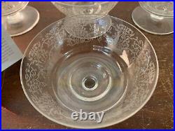 10 coupes à champagne modèle Lully en cristal de Baccarat (prix à la pièce) 10 coupes à champagne modèle Lully en cristal de Baccarat (prix à la pièce)