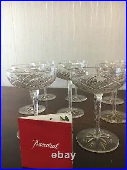 11 coupes à champagne en cristal de Baccarat (prix à la pièce)