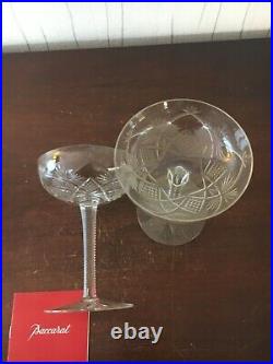 11 coupes à champagne en cristal de Baccarat (prix à la pièce)