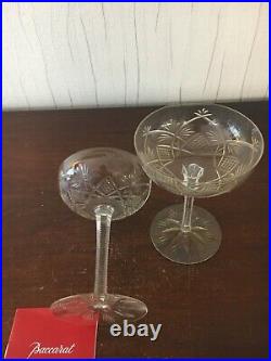 11 coupes à champagne en cristal de Baccarat (prix à la pièce)