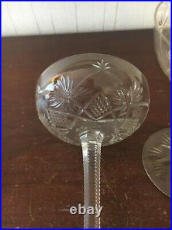 11 coupes à champagne en cristal de Baccarat (prix à la pièce)