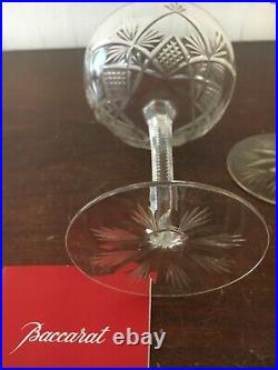 11 coupes à champagne en cristal de Baccarat (prix à la pièce)