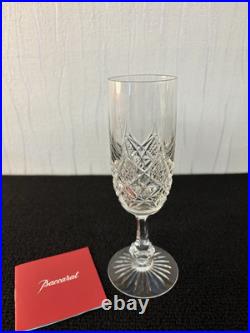 11 flûtes à champagne modèle Colbert en cristal de Baccarat (prix à la pièce) 11 flûtes à champagne modèle Colbert en cristal de Baccarat (prix à la pièce)