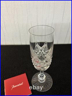 11 flûtes à champagne modèle Colbert en cristal de Baccarat (prix à la pièce) 11 flûtes à champagne modèle Colbert en cristal de Baccarat (prix à la pièce)
