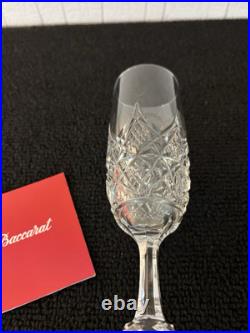 11 flûtes à champagne modèle Colbert en cristal de Baccarat (prix à la pièce) 11 flûtes à champagne modèle Colbert en cristal de Baccarat (prix à la pièce)