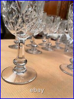 11 verres taillés cristal Baccarat estampillés type Colbert Pied taillé à boule