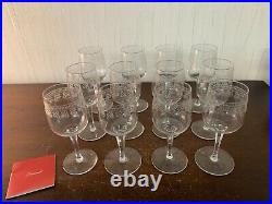 12 verres à vin gravé marguerite en cristal de Baccarat (prix à la pièce) 12 verres à vin gravé marguerite en cristal de Baccarat (prix à la pièce)