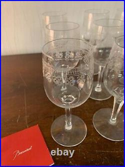 12 verres à vin gravé marguerite en cristal de Baccarat (prix à la pièce) 12 verres à vin gravé marguerite en cristal de Baccarat (prix à la pièce)