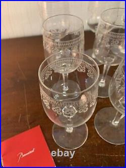 12 verres à vin gravé marguerite en cristal de Baccarat (prix à la pièce) 12 verres à vin gravé marguerite en cristal de Baccarat (prix à la pièce)