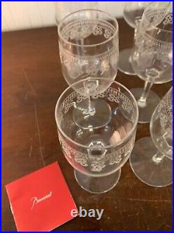 12 verres à vin gravé marguerite en cristal de Baccarat (prix à la pièce) 12 verres à vin gravé marguerite en cristal de Baccarat (prix à la pièce)