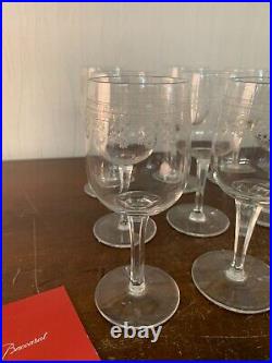 12 verres à vin gravé marguerite en cristal de Baccarat (prix à la pièce) 12 verres à vin gravé marguerite en cristal de Baccarat (prix à la pièce)