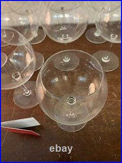 14 verres à bourgogne modèle 100.169 en cristal de Baccarat (prix à la pièce)