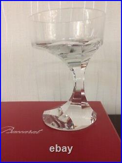 16 coupes à champagne modèle Narcisse en cristal de Baccarat (prix à la pièce) 16 coupes à champagne modèle Narcisse en cristal de Baccarat (prix à la pièce)