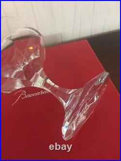 16 coupes à champagne modèle Narcisse en cristal de Baccarat (prix à la pièce) 16 coupes à champagne modèle Narcisse en cristal de Baccarat (prix à la pièce)