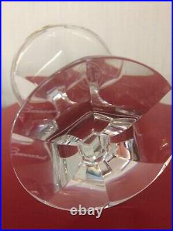 16 coupes à champagne modèle Narcisse en cristal de Baccarat (prix à la pièce) 16 coupes à champagne modèle Narcisse en cristal de Baccarat (prix à la pièce)