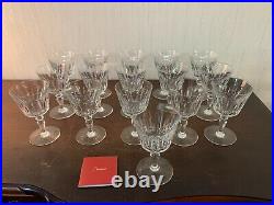 16 verres à vin rouge modèle Ile de France cristal de Baccarat (prix à la pièce) 16 verres à vin rouge modèle Ile de France cristal de Baccarat (prix à la pièce)