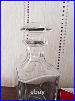 1 carafe à liqueur en cristal de baccarat modèle Harcourt H 21,5 cm signée