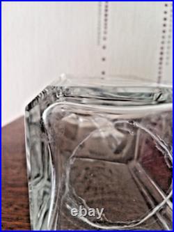 1 carafe à liqueur en cristal de baccarat modèle Harcourt H 21,5 cm signée