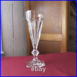 1 flute a champagne en cristal de baccarat modèle Harcourt H 17,8 cm signée