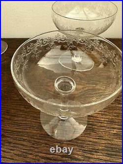 2 Coupes à Champagne en Cristal de Baccarat modèle Sevigne début années 1930