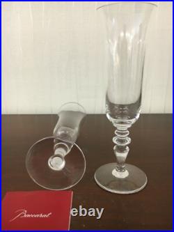 42 flûtes à champagne modèle Vence en cristal de Baccarat (prix à la pièce)
