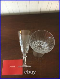 44 flûtes à champagne modèle Buckingham en cristal de Baccarat (prix à la pièce)