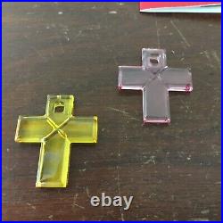 4 Colliers croix en cristal de Baccarat (prix à la pièce)
