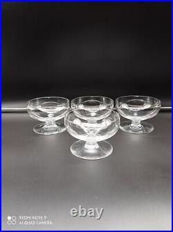4 Verres coupes à champagne en cristal de Baccarat model CHEVERNY, signé