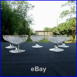 5 coupes a champagne en cristal gravé de baccarat modèle type rohan H 8 cm