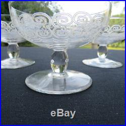 5 coupes a champagne en cristal gravé de baccarat modèle type rohan H 8 cm
