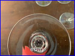 6 verres à vin couleur en cristal de Baccarat (prix du lot) 6 verres à vin couleur en cristal de Baccarat (prix du lot)