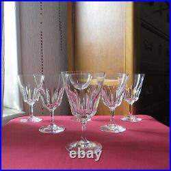 6 verres à vin en cristal taillé de Baccarat signé modèle cote d azur 12,5 cm 6 verres à vin en cristal taillé de Baccarat signé modèle cote d azur 12,5 cm