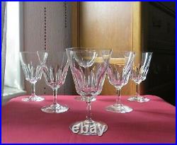 6 verres à vin en cristal taillé de Baccarat signé modèle cote d azur 12,5 cm 6 verres à vin en cristal taillé de Baccarat signé modèle cote d azur 12,5 cm