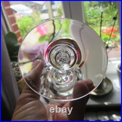 6 verres à vin en cristal taillé de Baccarat signé modèle cote d azur 12,5 cm 6 verres à vin en cristal taillé de Baccarat signé modèle cote d azur 12,5 cm