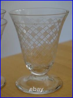 7 ANCIENS VERRES A LIQUEUR ART DECO EN CRISTAL STYLE BACCARAT ht 6,2 cm 7 ANCIENS VERRES A LIQUEUR ART DECO EN CRISTAL STYLE BACCARAT ht 6,2 cm