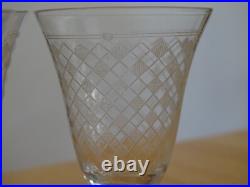 7 ANCIENS VERRES A LIQUEUR ART DECO EN CRISTAL STYLE BACCARAT ht 6,2 cm 7 ANCIENS VERRES A LIQUEUR ART DECO EN CRISTAL STYLE BACCARAT ht 6,2 cm