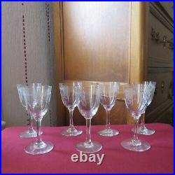 7 verres à vin blanc cristal de baccarat modèle gravé de rose h 12 cm