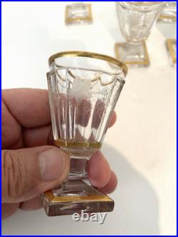 8 Verres pour cave à liqueurs Baccarat gravés à la roue décor vigne