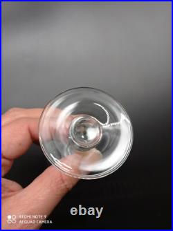 9 verres à vin blanc en cristal de BACCARAT, forme gondole jambe prisme, 12 cm
