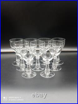 9 verres à vin blanc en cristal de BACCARAT, forme gondole jambe prisme, 12 cm