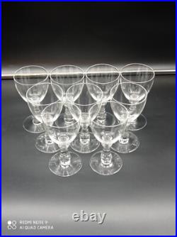 9 verres à vin blanc en cristal de BACCARAT, forme gondole jambe prisme, 12 cm