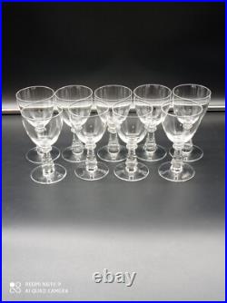 9 verres à vin blanc en cristal de BACCARAT, forme gondole jambe prisme, 12 cm