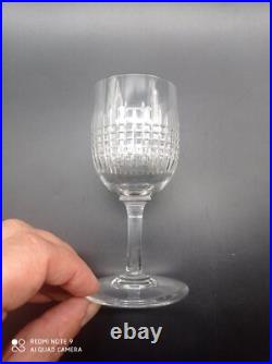 9 verres à vin blanc en cristal de BACCARAT modèle Nancy, 12,7 cm