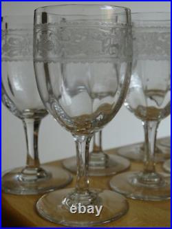 BACCARAT 8 ANCIENS VERRES A VIN CRISTAL GRAVURE FLEURS DE LYS CHABLIS ht 11,5 cm