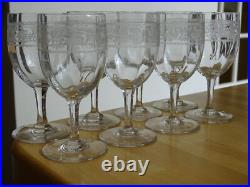 BACCARAT 8 ANCIENS VERRES A VIN CRISTAL GRAVURE FLEURS DE LYS CHABLIS ht 11,5 cm