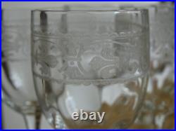 BACCARAT 8 ANCIENS VERRES A VIN CRISTAL GRAVURE FLEURS DE LYS CHABLIS ht 11,5 cm