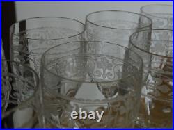 BACCARAT 8 ANCIENS VERRES A VIN CRISTAL GRAVURE FLEURS DE LYS CHABLIS ht 11,5 cm