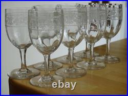 BACCARAT 8 ANCIENS VERRES A VIN CRISTAL GRAVURE FLEURS DE LYS CHABLIS ht 11,5 cm