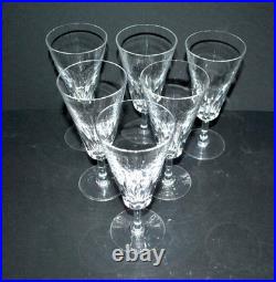 BACCARAT Lot 6 flûtes à champagne en cristal taillé Modèle Carcassonne 1960 BACCARAT Lot 6 flûtes à champagne en cristal taillé Modèle Carcassonne 1960