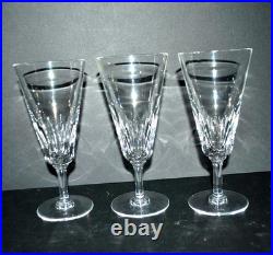 BACCARAT Lot 6 flûtes à champagne en cristal taillé Modèle Carcassonne 1960 BACCARAT Lot 6 flûtes à champagne en cristal taillé Modèle Carcassonne 1960